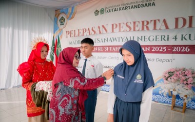 Pelepasan Siswa Kelas IX  MTsN 4 Kukar Berlangsung Khidmat dan Meriah